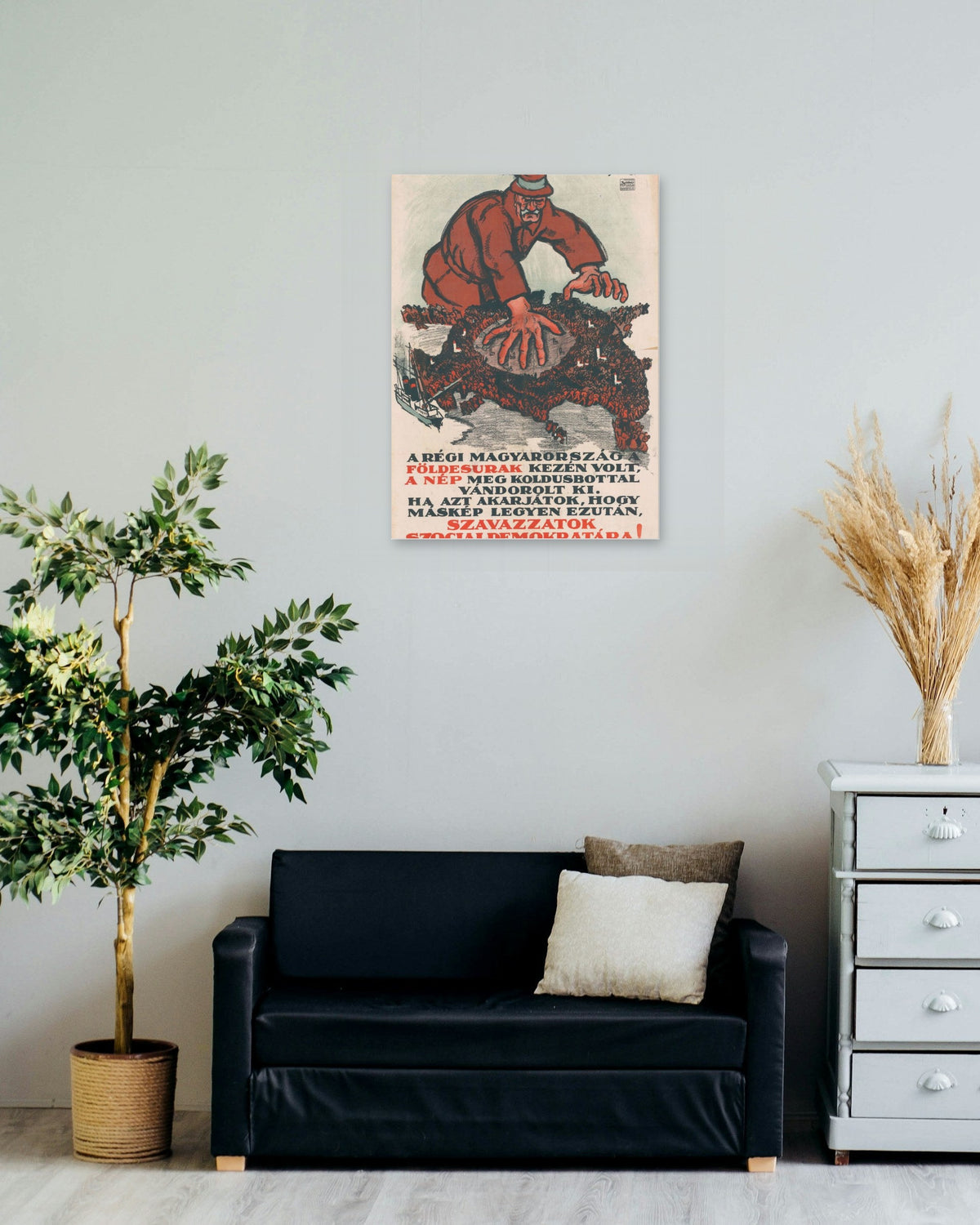 "Szavazzatok Szociáldemokratára!" poster on a living room wall