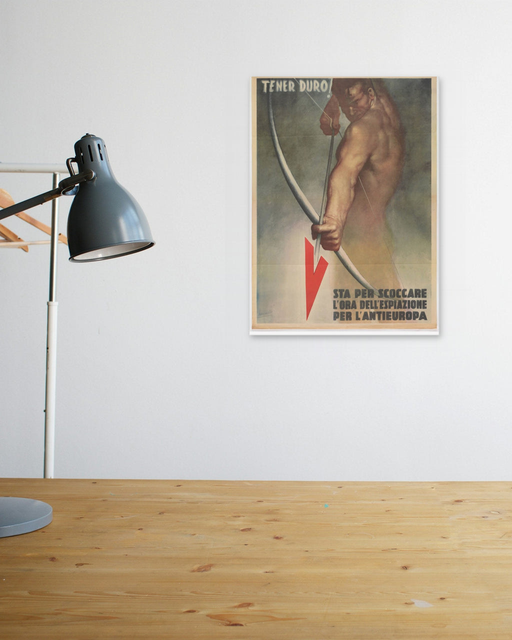 "Tener Duro! (Hold On!)" poster above a wooden desk